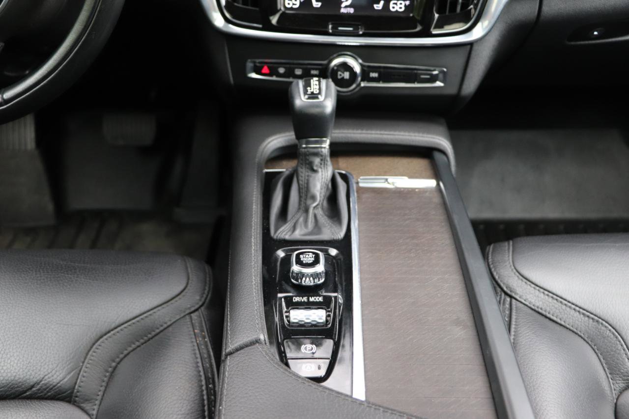 Used 2020 Volvo V90 T6 Cross Country image 21