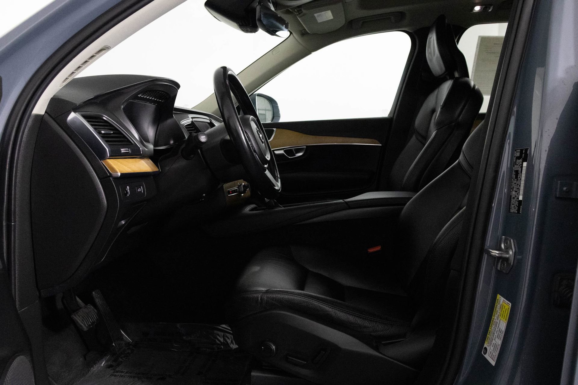 Used 2021 Volvo XC90 T6 Momentum w/ Protection Package image 18