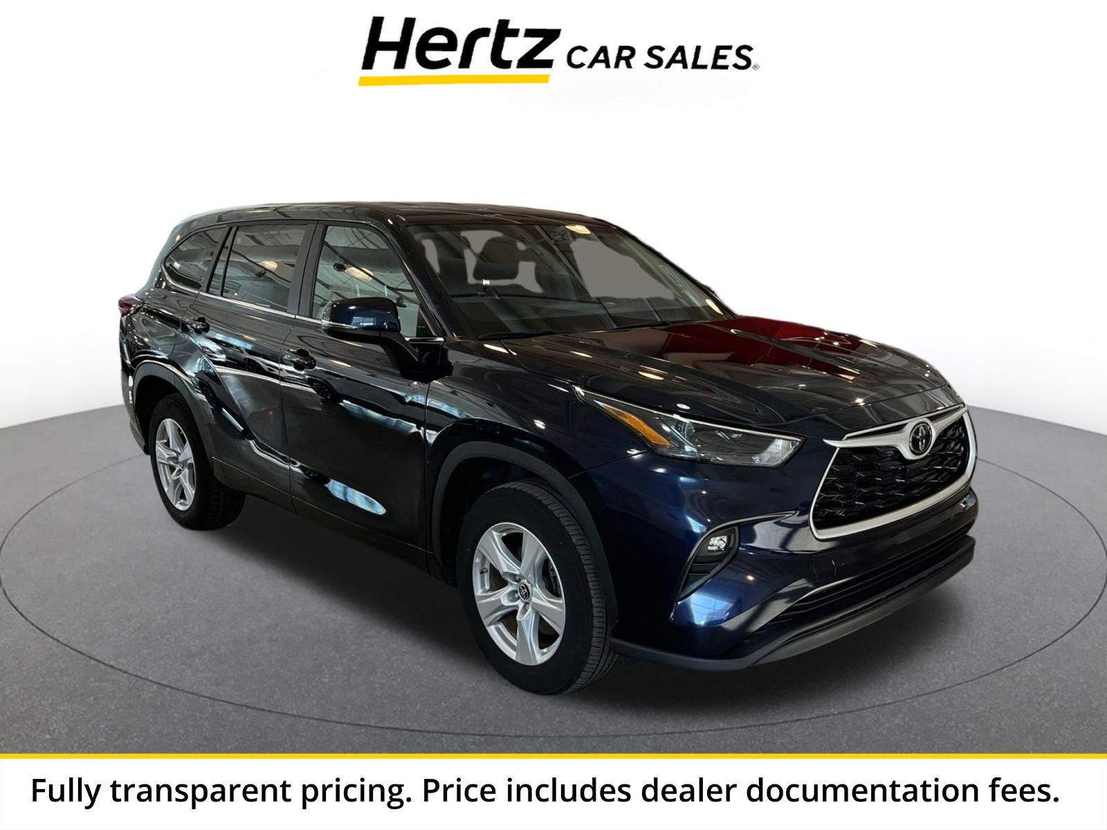 Used 2025 Toyota Highlander LE FWD image 1