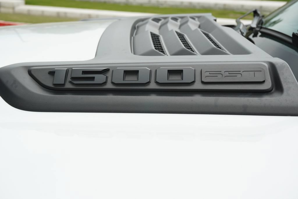Used 2025 RAM 1500 Laramie w/ Sport Appearance Package AWD/4WD image 8