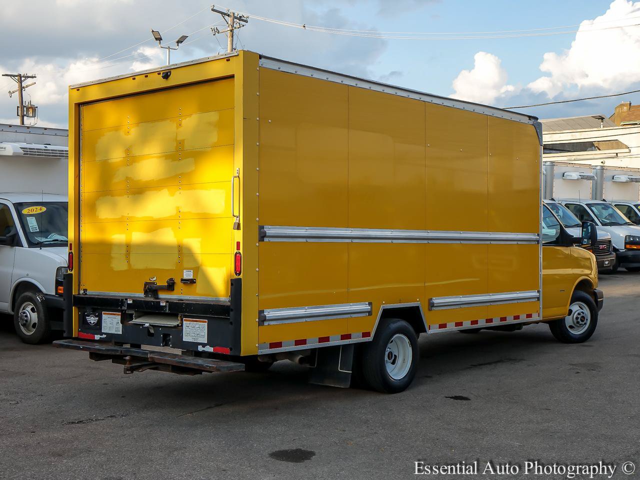 Used 2021 GMC Savana 3500 Extended w/ Power Convenience Package RWD image 6