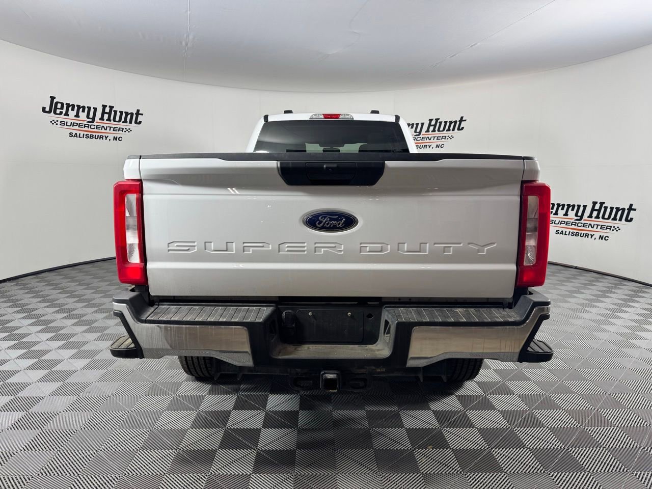 Used 2024 Ford F350 XLT w/ FX4 Off-Road Package image 8