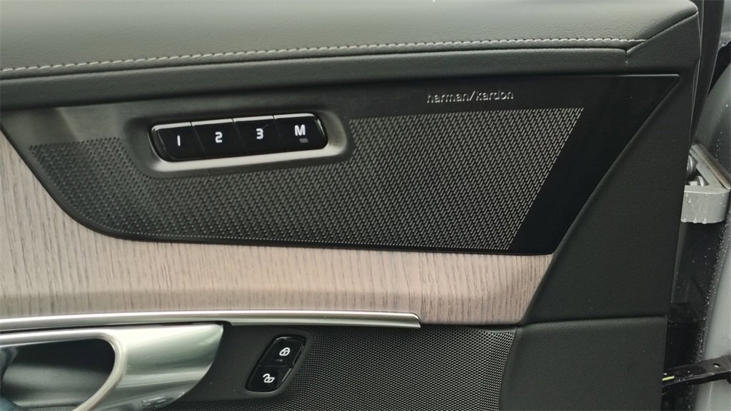 New 2026 Volvo XC90 B6 Ultra image 9