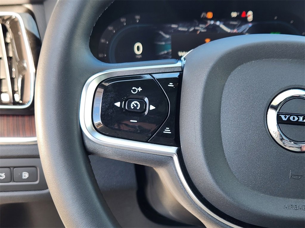 Used 2023 Volvo XC60 T8 Ultimate image 8