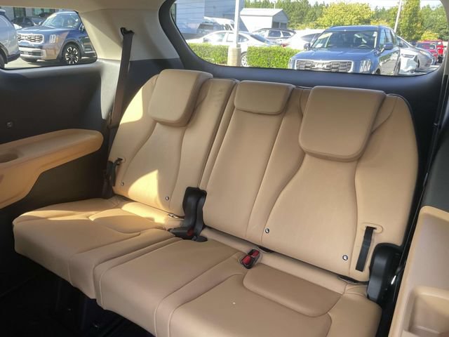 Certified 2024 Kia Carnival LX FWD image 17