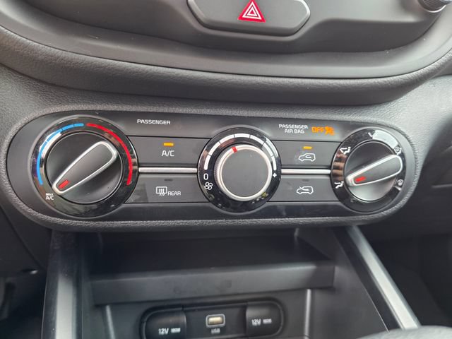 Certified 2025 Kia Soul LX w/ LX Technology Package FWD image 23