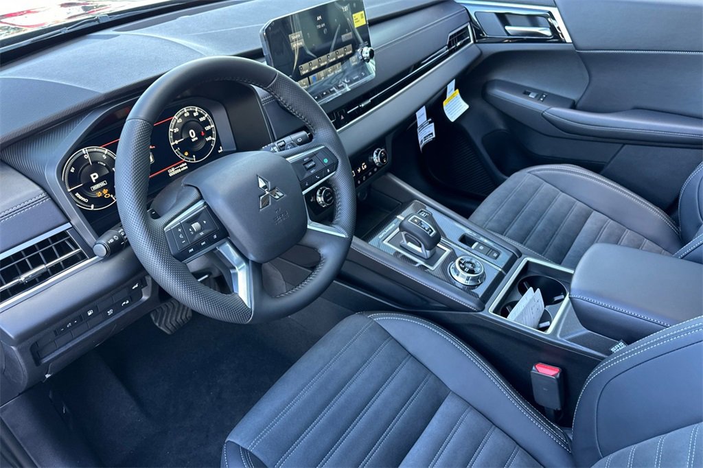New 2025 Mitsubishi Outlander SE image 11