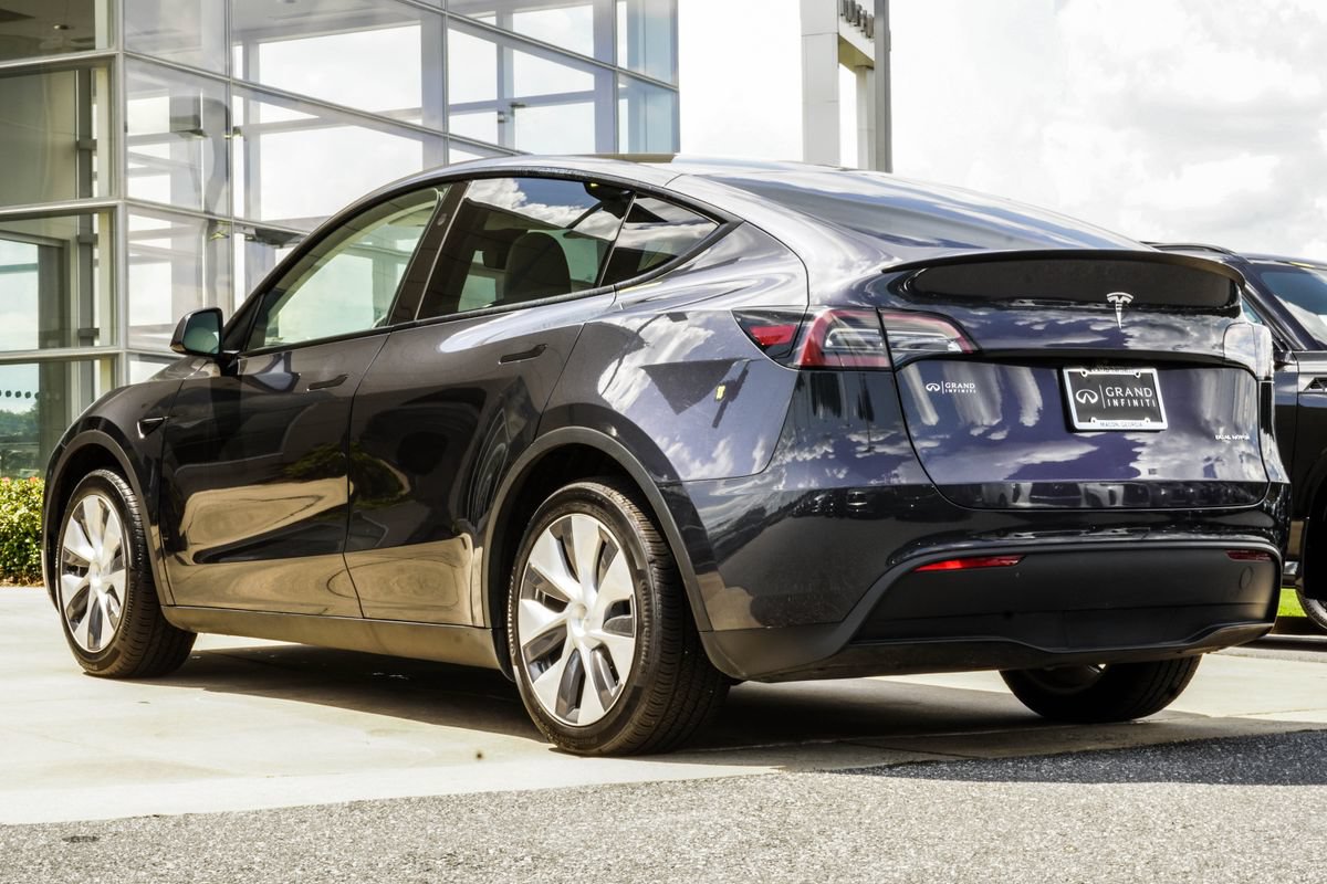 Used 2024 Tesla Model Y Long Range AWD/4WD image 10