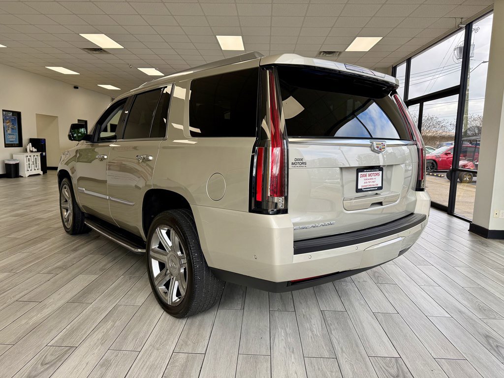 Used 2017 Cadillac Escalade Luxury AWD/4WD image 7