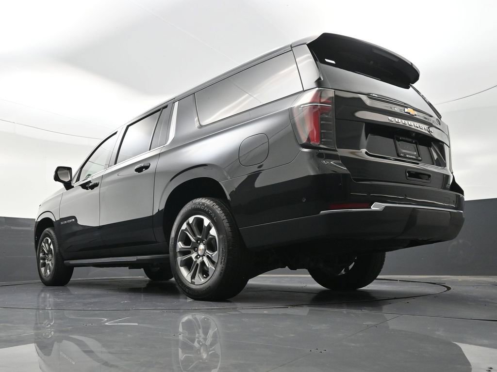 Used 2025 Chevrolet Suburban LT RWD image 27
