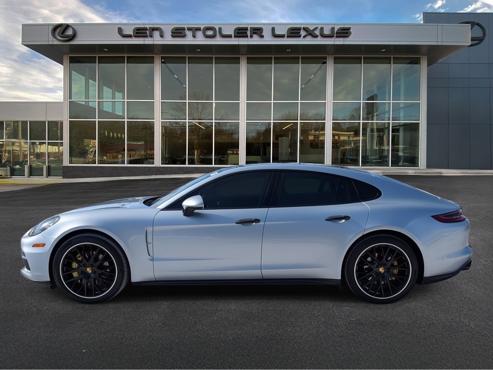 Used 2018 Porsche Panamera 4S image 6