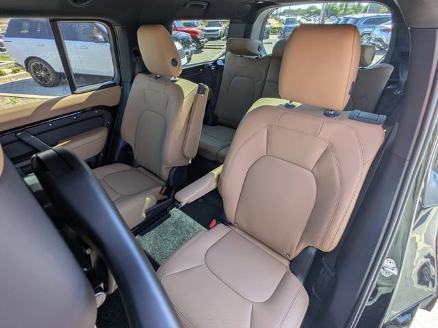 New 2026 Land Rover Defender 130 X-Dynamic SE image 12