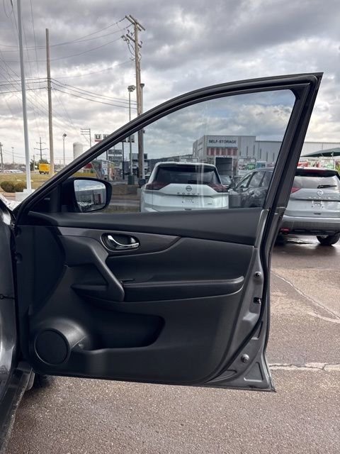 Certified 2019 Nissan Rogue SV image 14