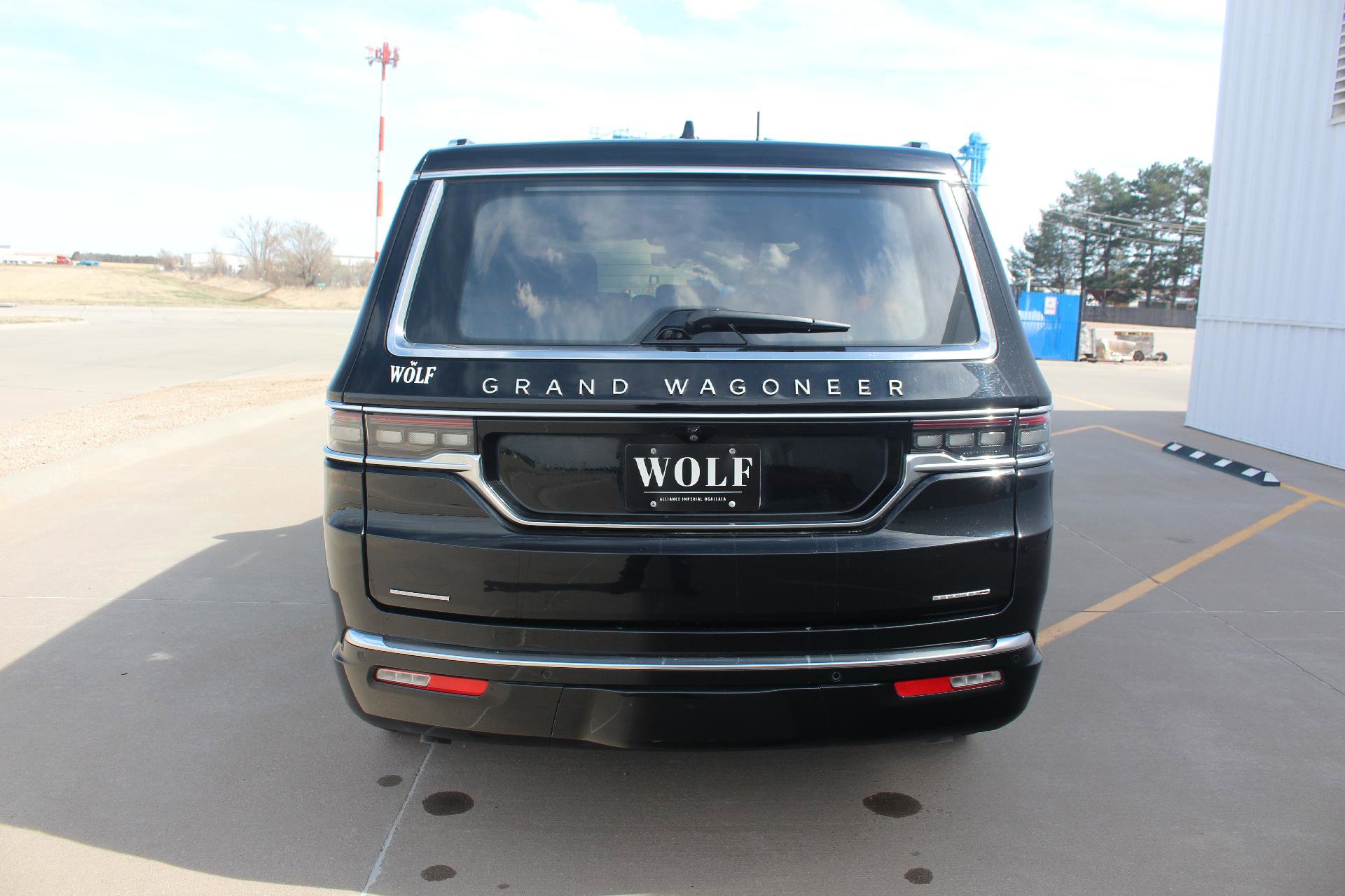 Used 2022 Jeep Grand Wagoneer Series III w/ Rear Seat Video Group 1 image 7