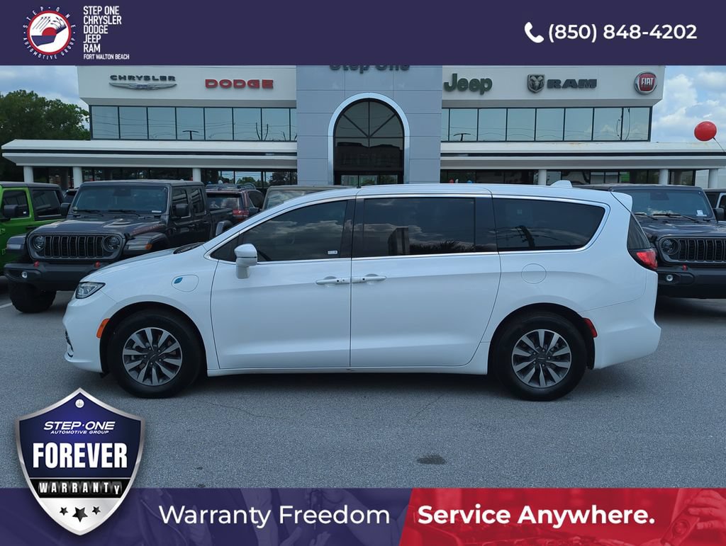 Used 2022 Chrysler Pacifica Touring-L FWD image 3