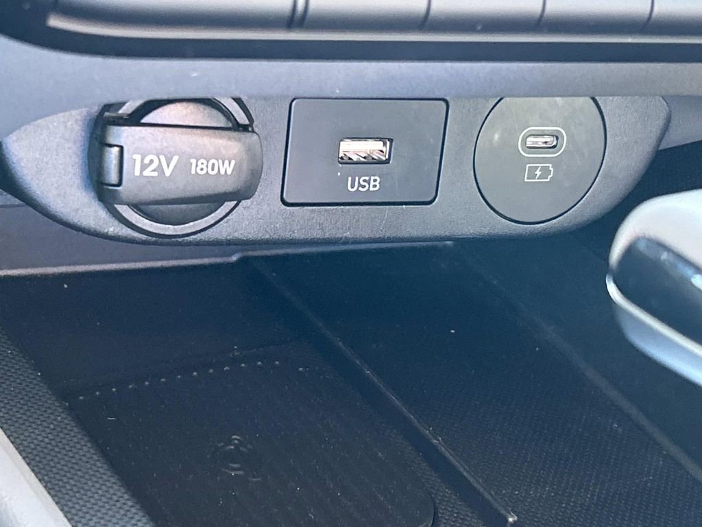 Certified 2025 Hyundai Elantra SEL image 32