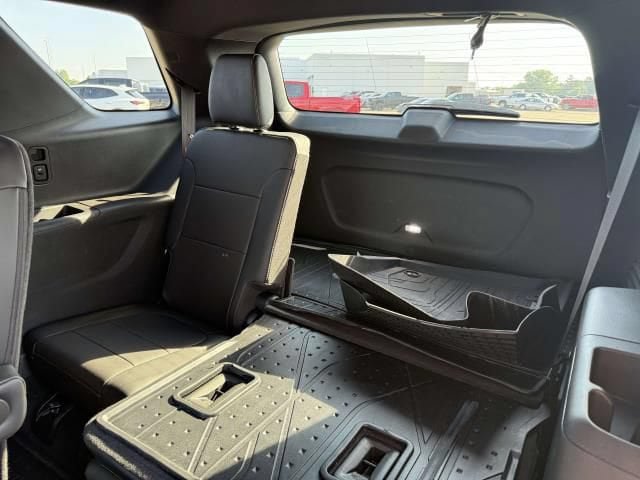 Used 2023 Chevrolet Traverse Premier w/ Redline Edition AWD/4WD image 16