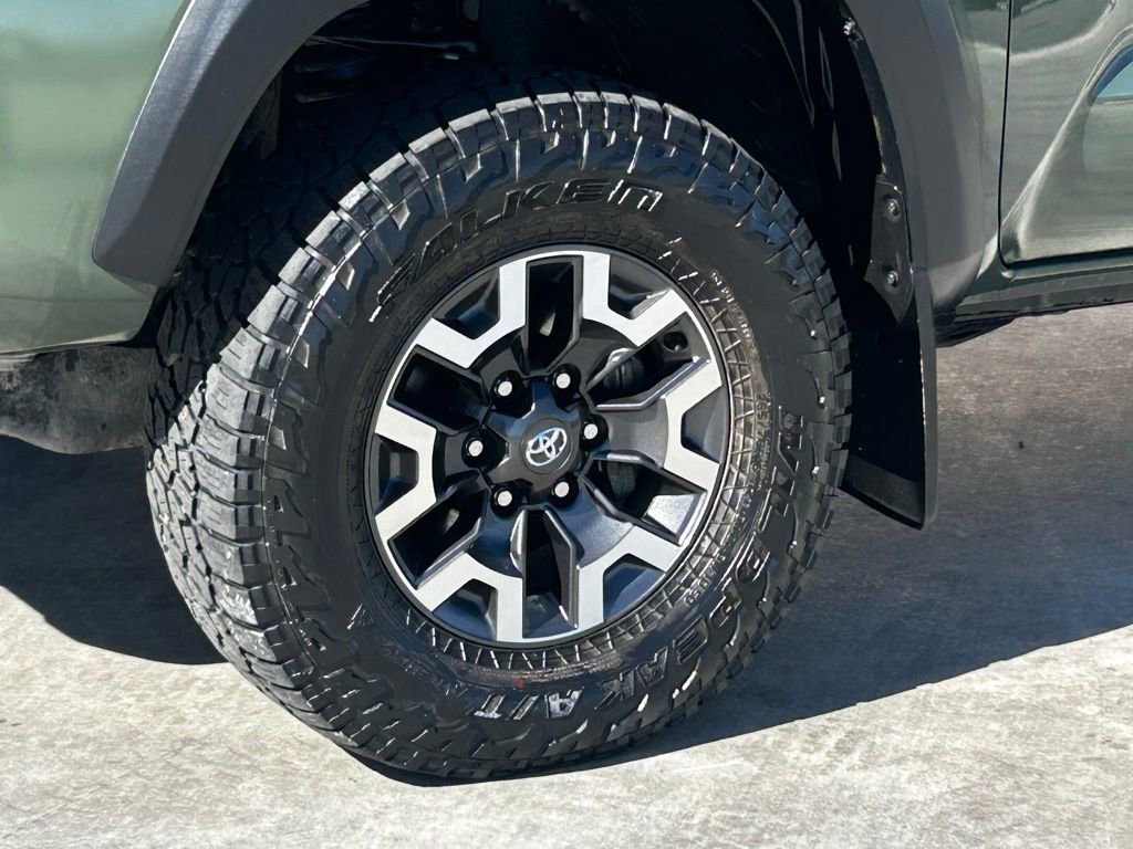 Used 2022 Toyota Tacoma TRD Off-Road w/ Technology Package image 4