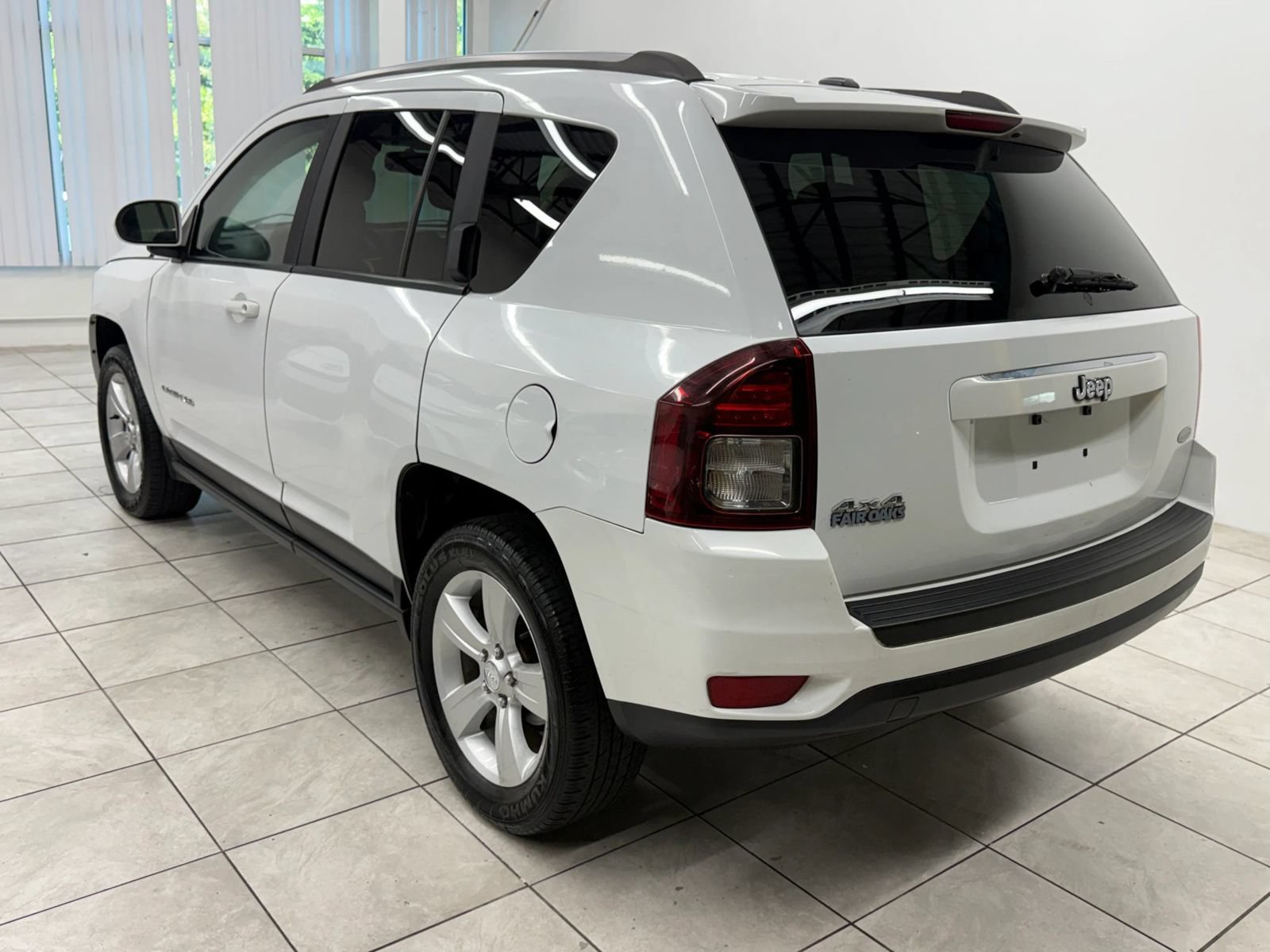Used 2015 Jeep Compass Latitude AWD/4WD image 7