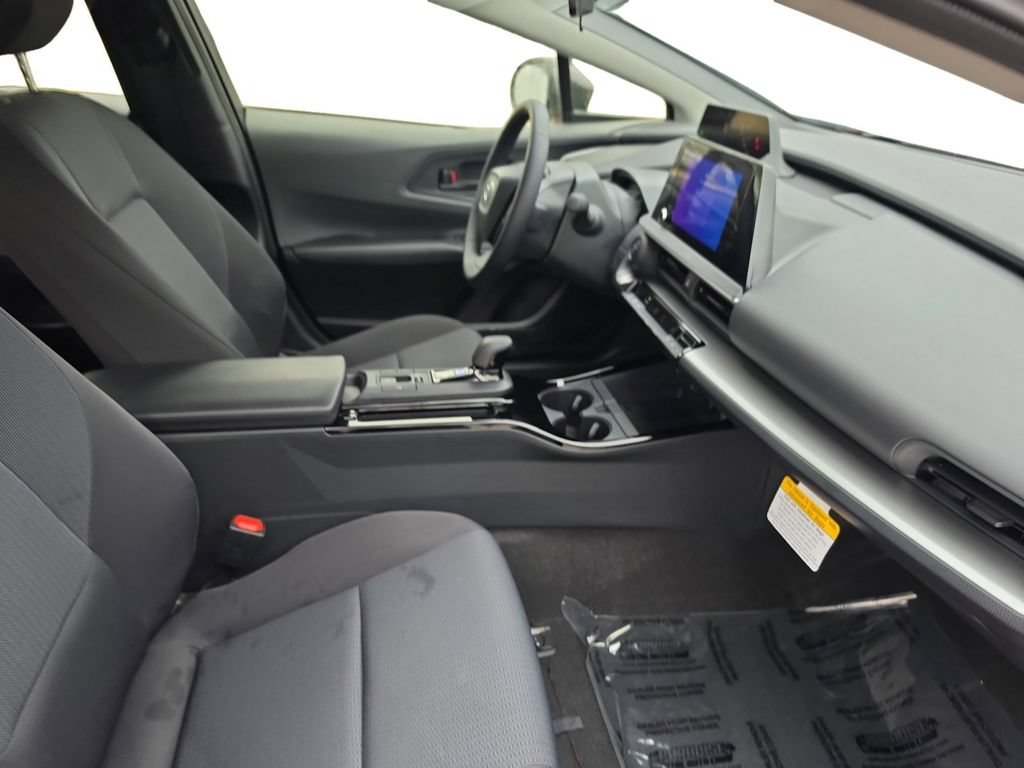 Used 2025 Toyota Prius LE FWD image 18