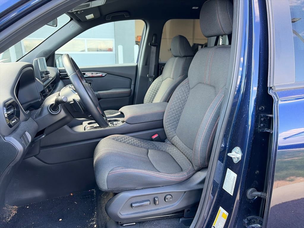 Used 2025 Honda Pilot Sport image 14