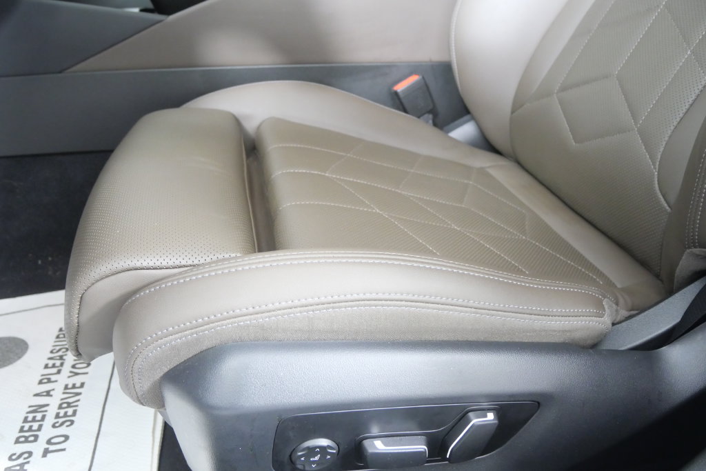 Used 2024 BMW 530i w/ Convenience Package RWD image 9