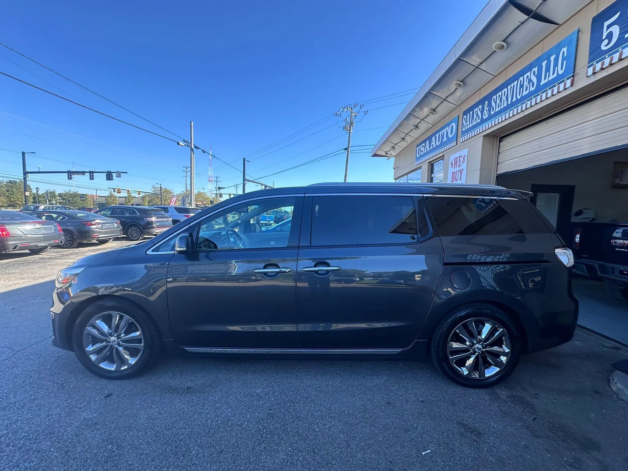 Used 2017 Kia Sedona SX Limited w/ SXL Prestige Package FWD image 3