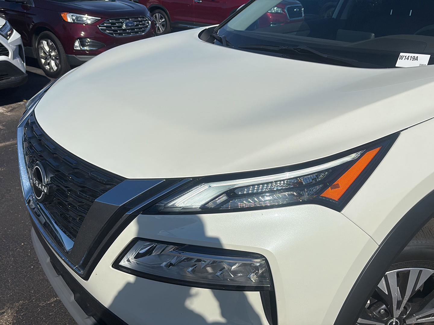 Used 2023 Nissan Rogue SV image 2