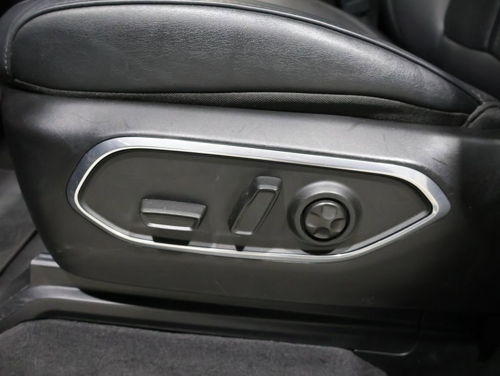 Used 2024 Jeep Wagoneer L Series III w/ Flexible Seating Group image 9