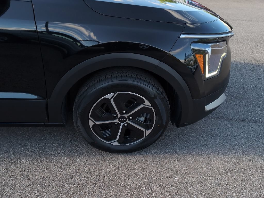 Used 2023 Kia Niro EX FWD image 3