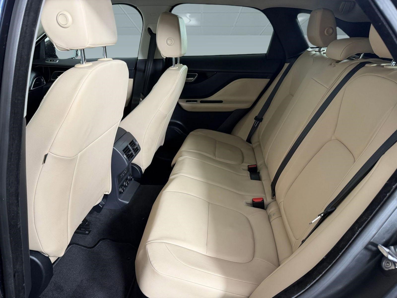 Used 2018 Jaguar F-PACE Premium AWD/4WD image 12