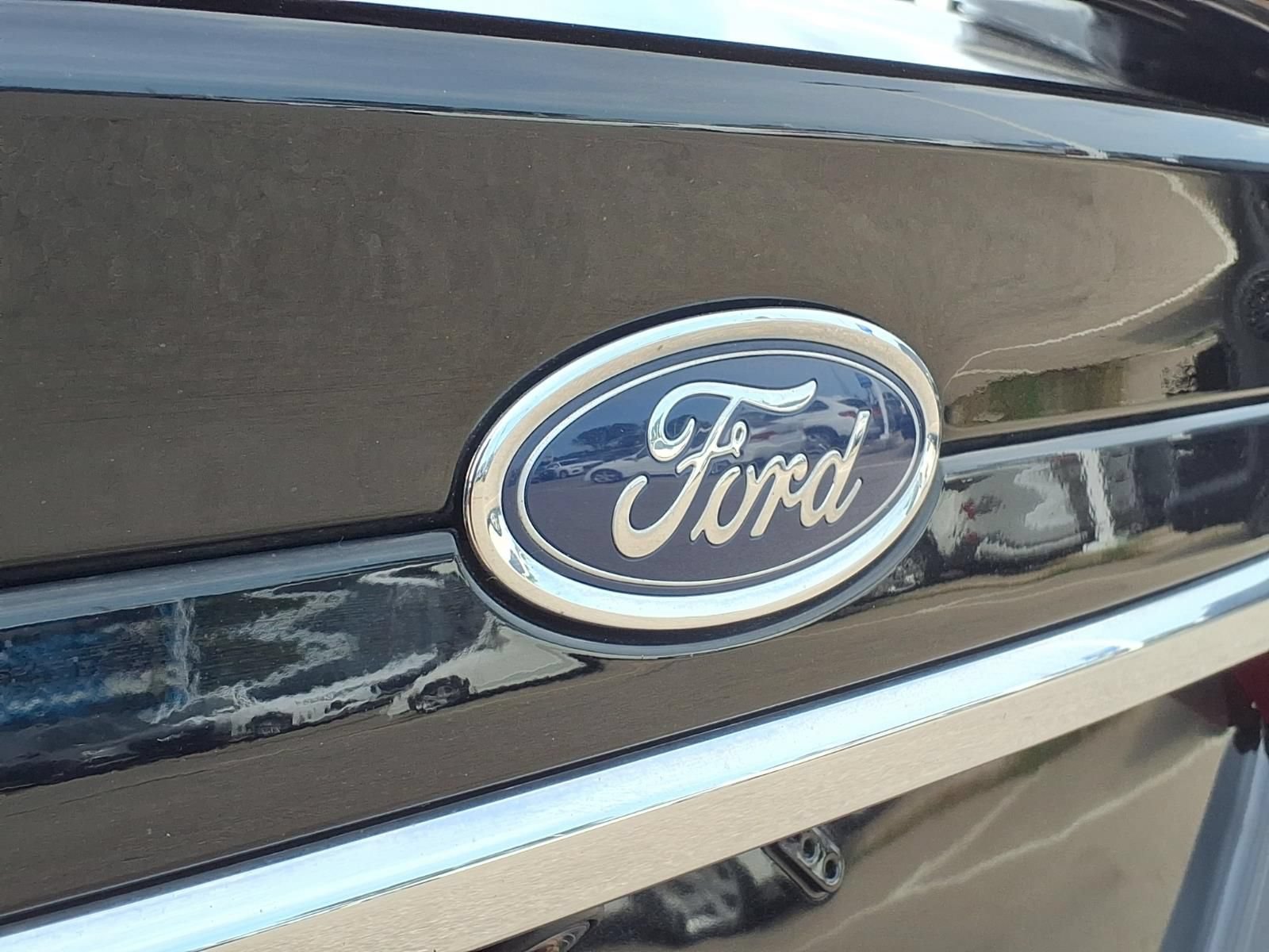 Used 2018 Ford Fusion SE w/ Equipment Group 201A FWD image 10