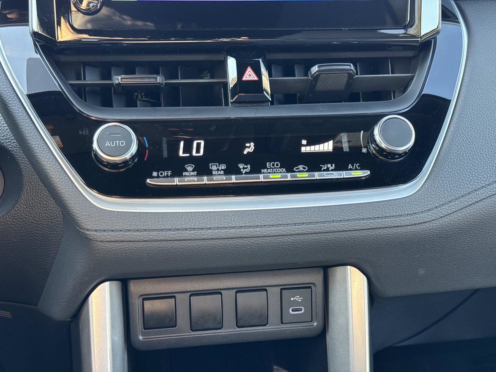 Used 2024 Toyota Corolla Cross SE image 6