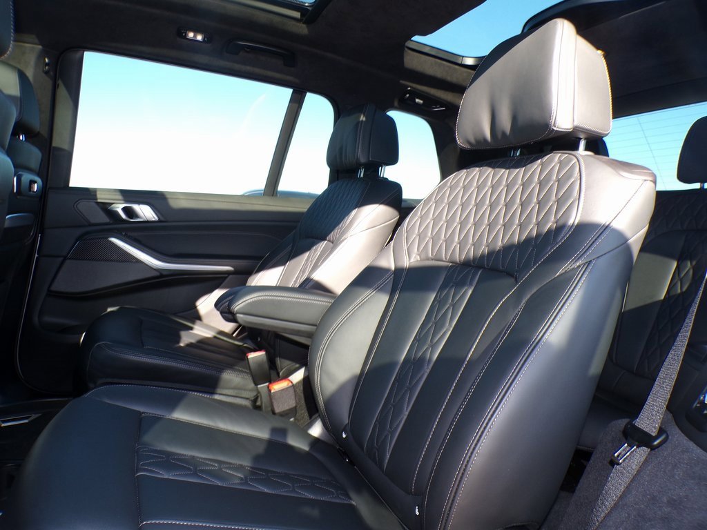 Used 2026 BMW X7 M60i image 10