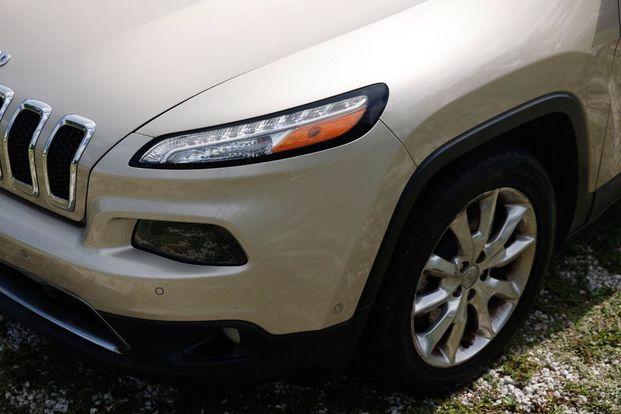 Used 2015 Jeep Cherokee Limited w/ Luxury Group FWD image 30