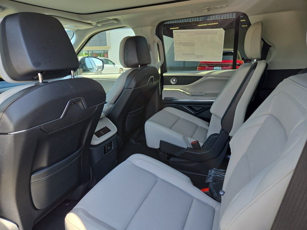 New 2026 Lincoln Navigator Reserve w/ Jet Appearance Package AWD/4WD image 14