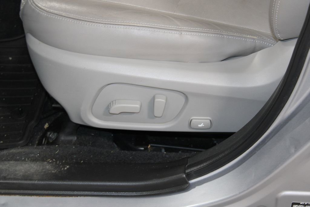 Used 2016 Subaru Forester 2.5i Touring w/ Eyesight & Navigation System AWD/4WD image 16