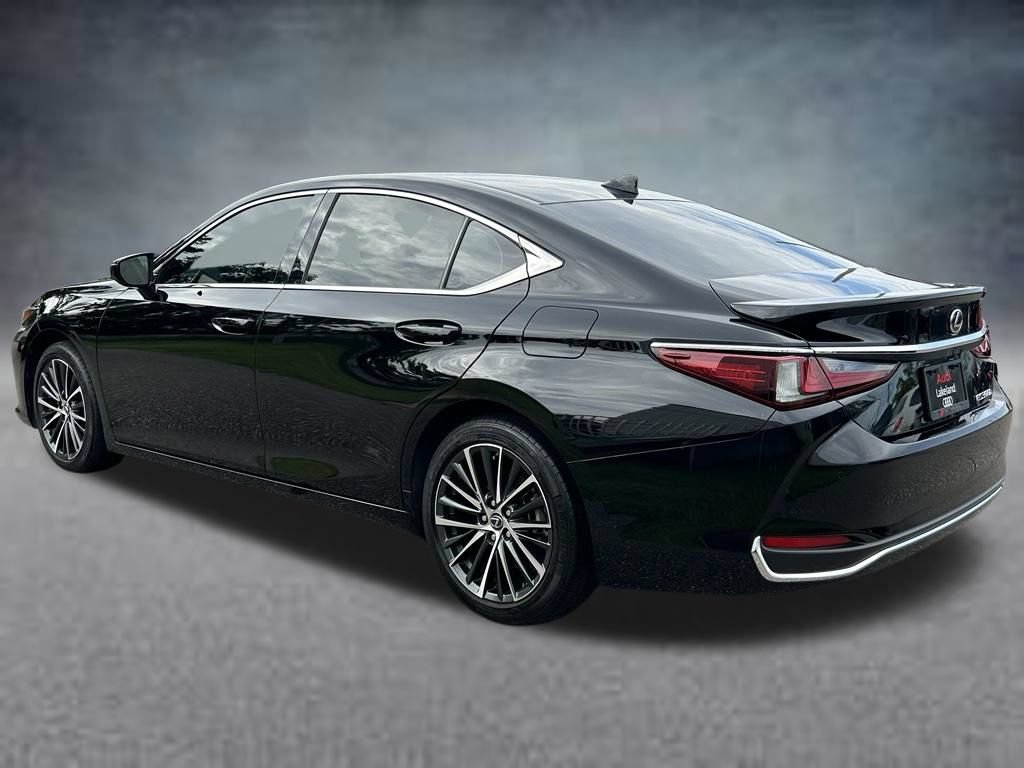 Used 2024 Lexus ES 300h w/ Premium Package FWD image 3