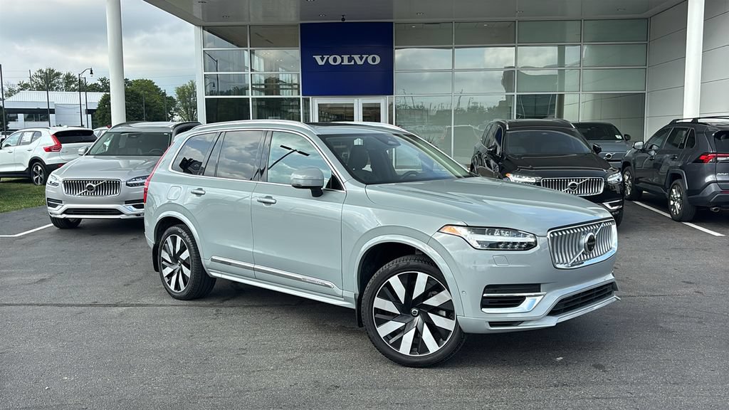 Used 2024 Volvo XC90 T8 Plus w/ Protection Package Premier AWD/4WD image 2