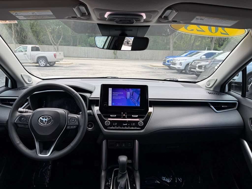 Used 2023 Toyota Corolla Cross XLE w/ Convenience Package AWD/4WD image 25