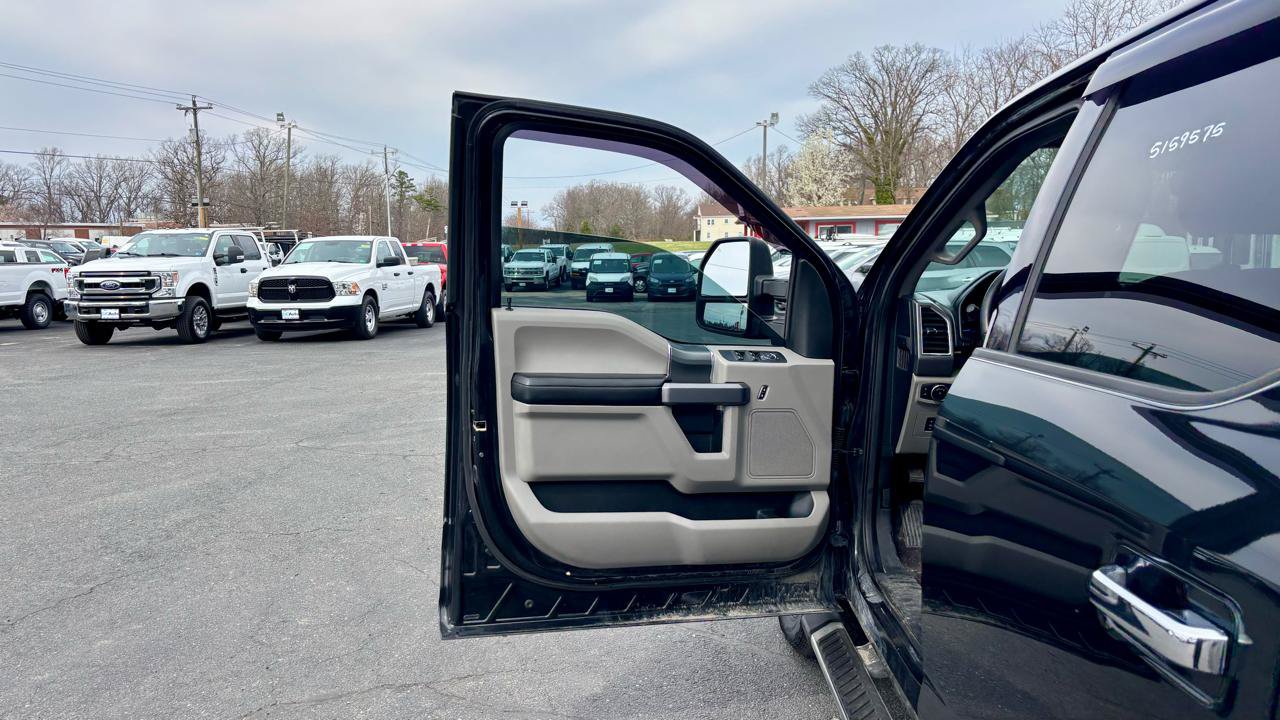 Used 2015 Ford F150 XLT w/ Equipment Group 302A Luxury AWD/4WD image 11