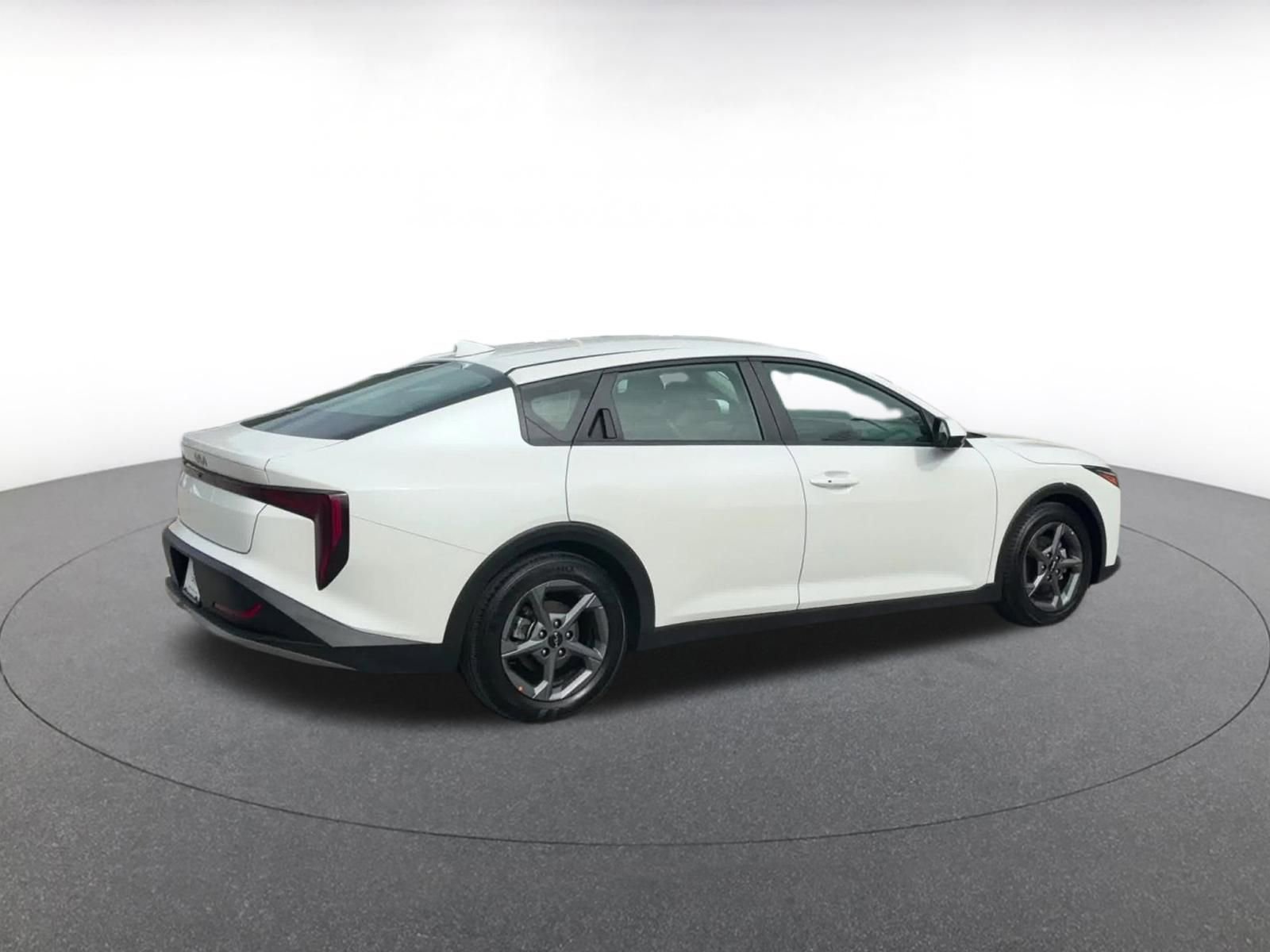 Used 2025 Kia K4 LXS image 15