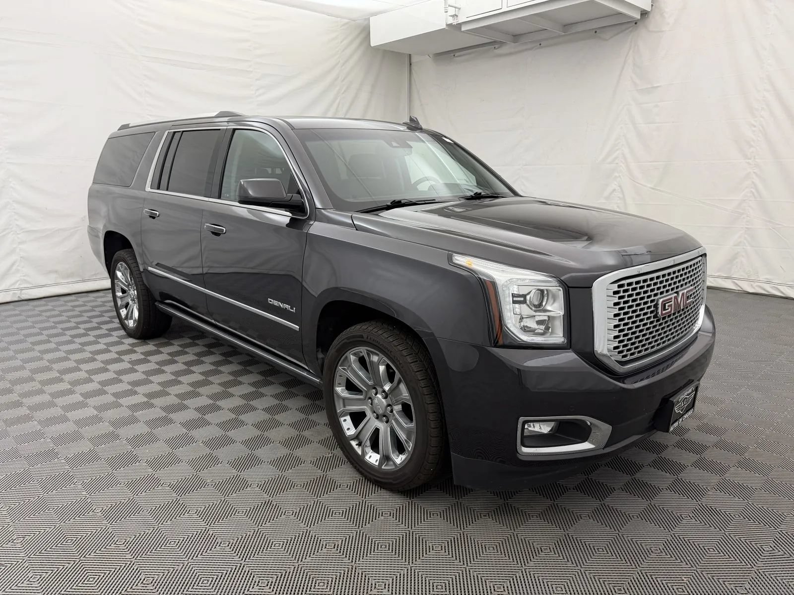 Used 2017 GMC Yukon XL Denali w/ Open Road Package AWD/4WD image 4