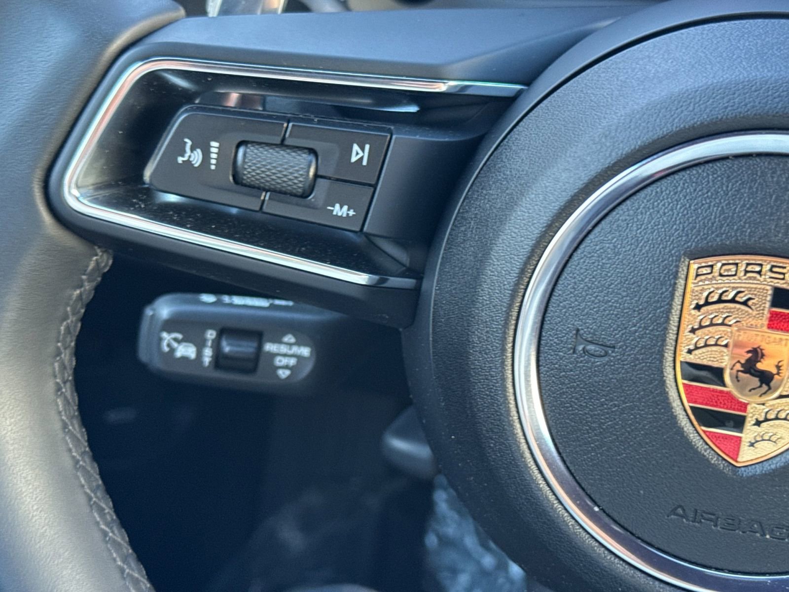 Certified 2025 Porsche Macan image 27