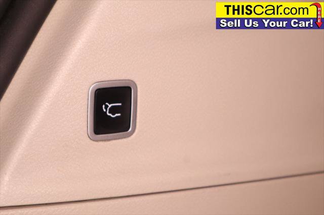 Used 2017 Chrysler Pacifica Touring-L FWD image 29