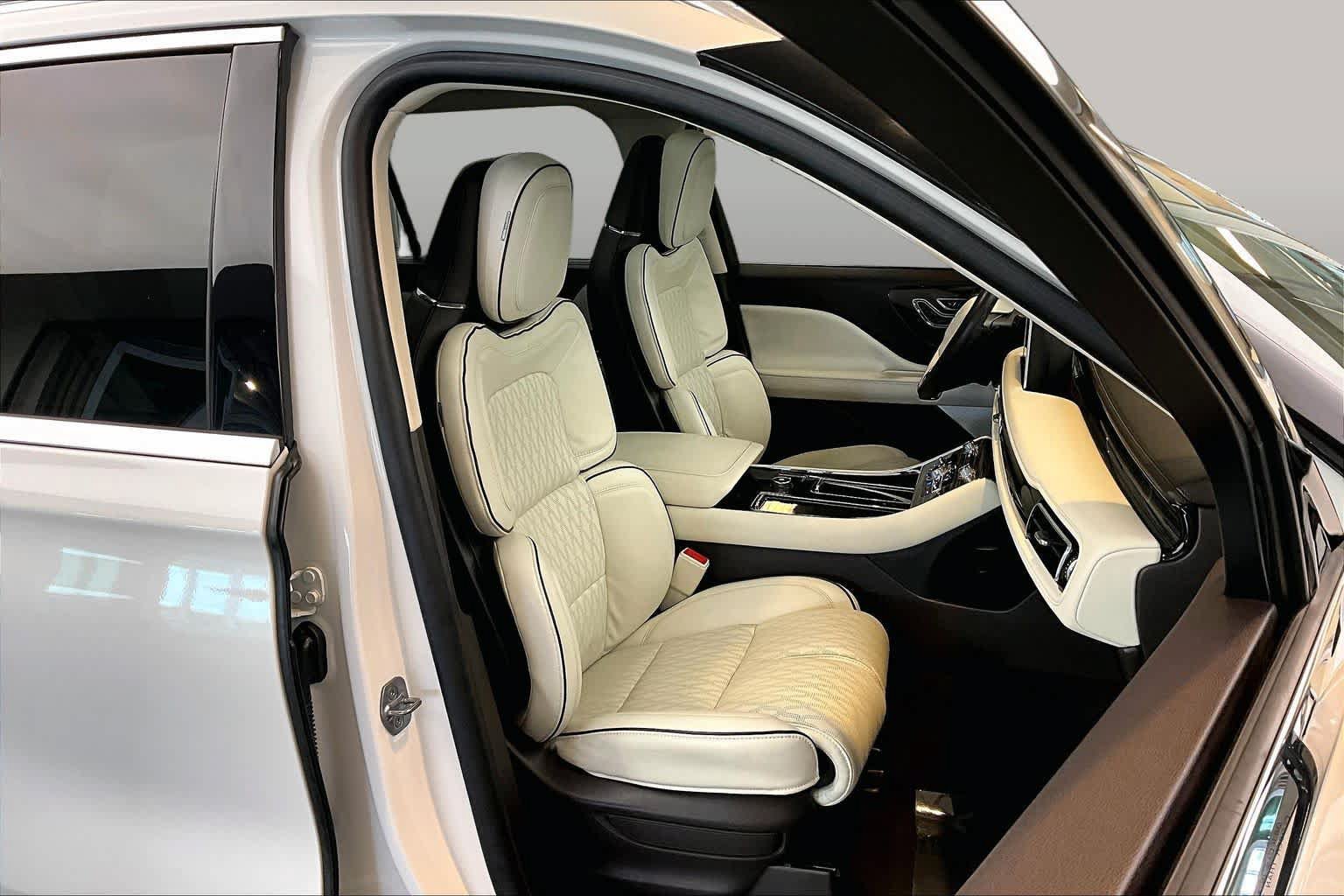 Used 2022 Lincoln Aviator Black Label w/ Dynamic Handling Package AWD/4WD image 9