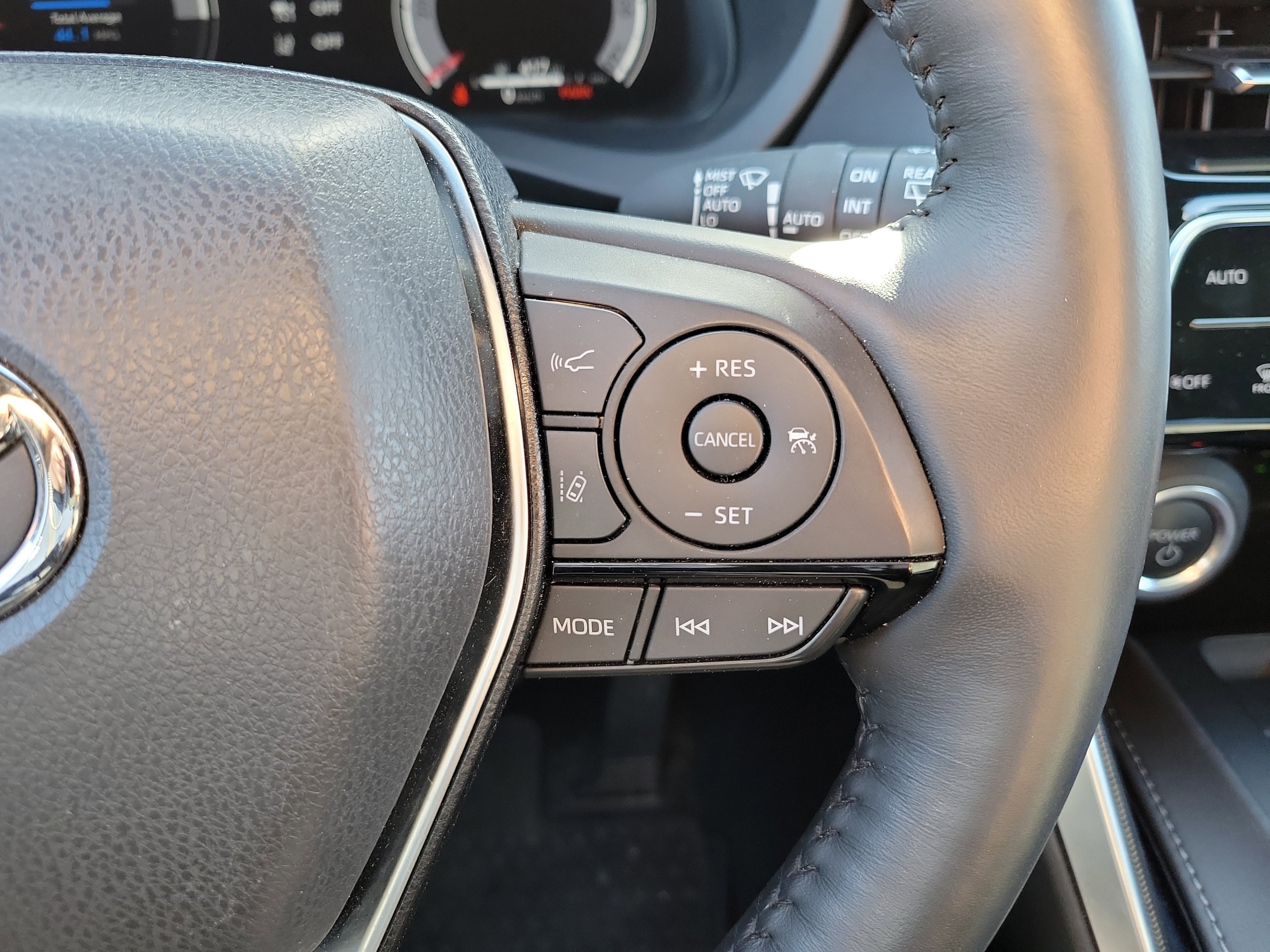 Used 2024 Toyota Venza Limited image 30