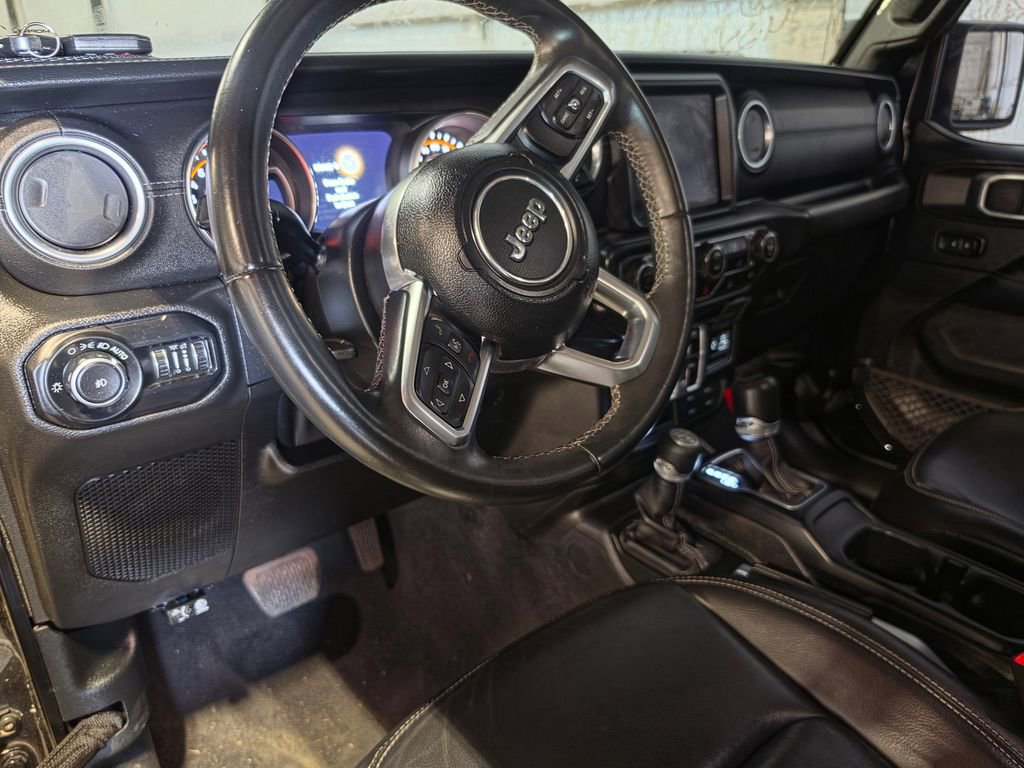 Used 2018 Jeep Wrangler Unlimited Sahara AWD/4WD image 4