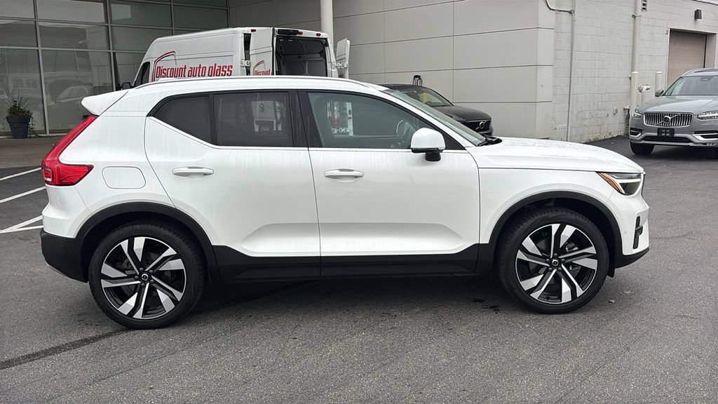 Certified 2024 Volvo XC40 B5 Plus w/ Climate Package AWD/4WD image 28