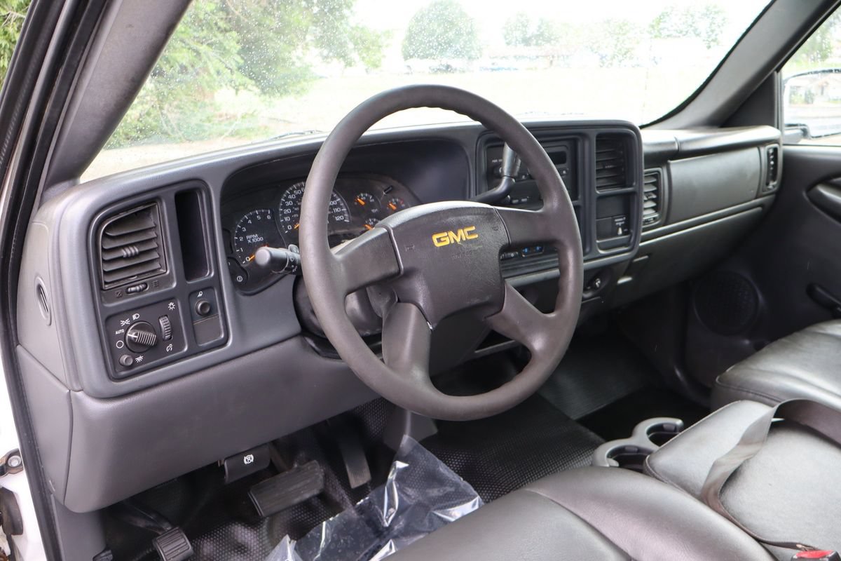 Used 2006 GMC Sierra 2500 W/T RWD image 21